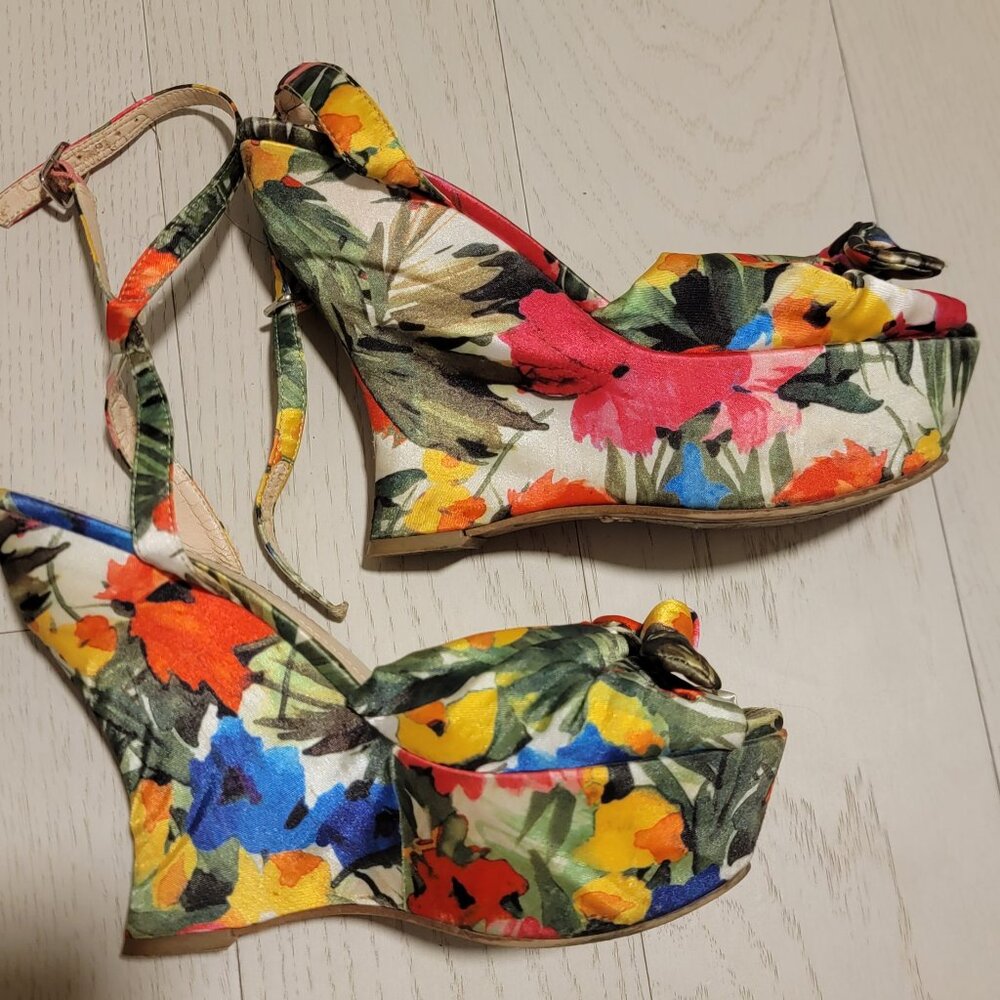 GUESS - Floral Wedge
